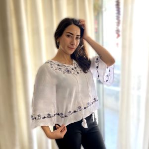 Blusa Bordada de Lino en Blanco